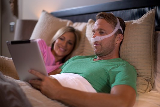 KIT CPAP DreamStation Auto + Umidificador + Dreamwear